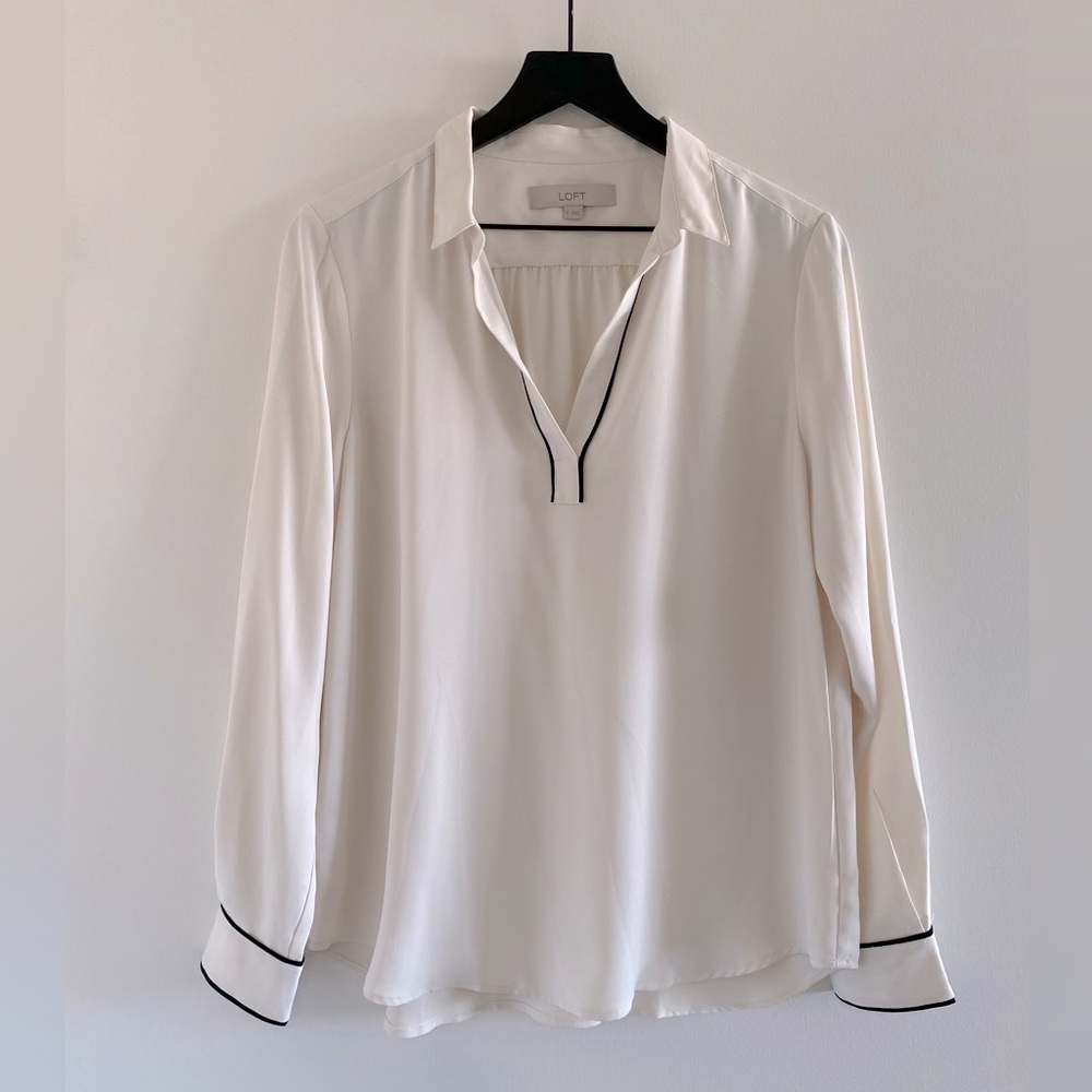 LOFT NWOT Long Sleeve Split Neck Blouse, Cream with Black Piped Detail Size M